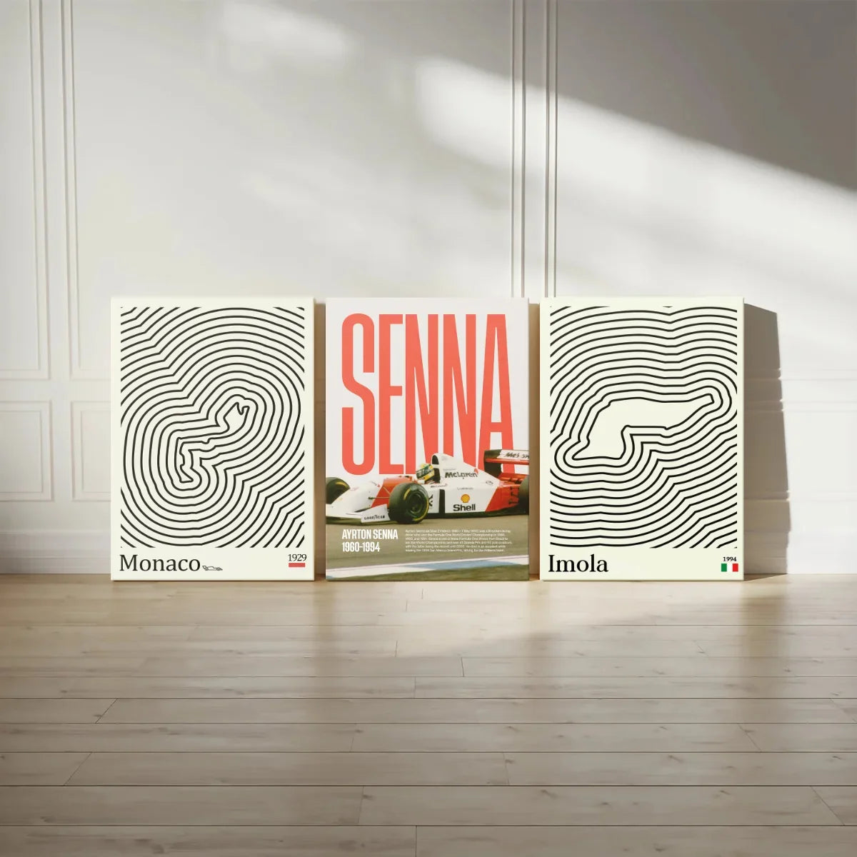 Tríptico de cuadros decorativos de Ayrton Senna y Fórmula 1 en una sala de estar moderna luminosa.