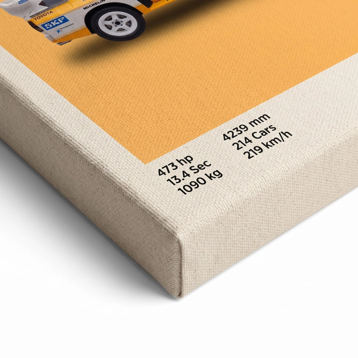Detalle de la tipografía y acabado en bastidor de madera de pino del cuadro Audi Quattro S1.