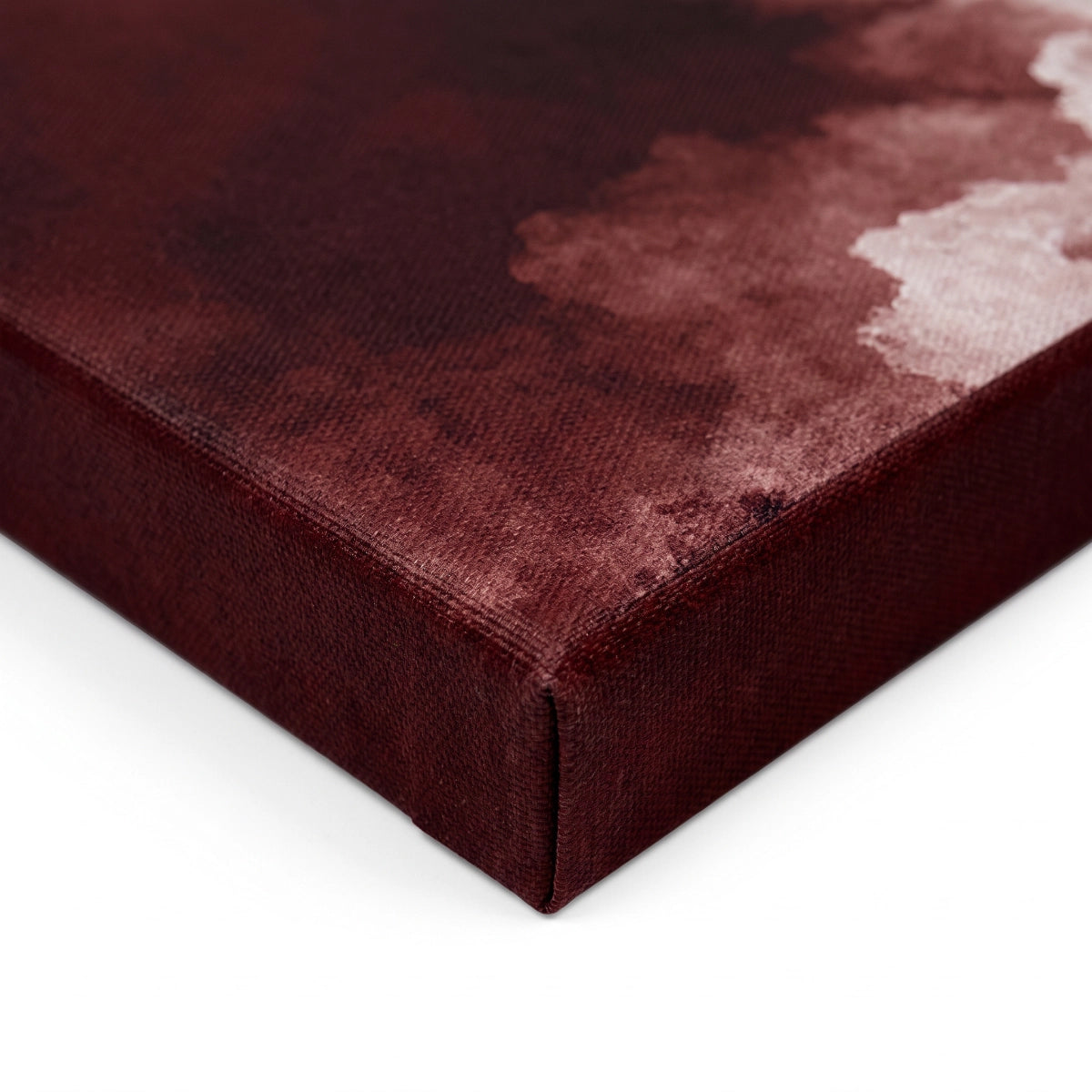 Detalle de la textura en lienzo y esquina de bastidor de pino con acabado rojo vino del cuadro Cielo Carmesí.